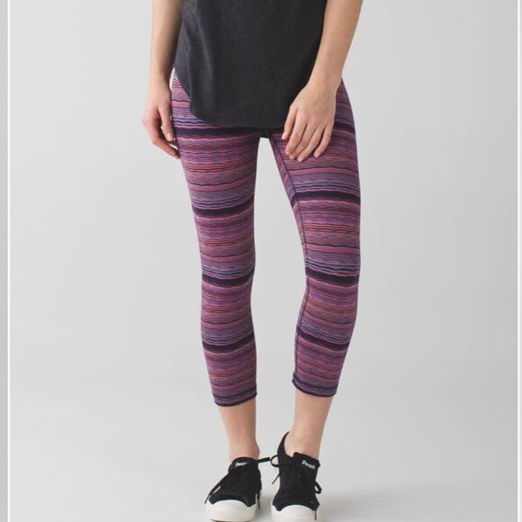 Lululemon Wunder Under Crop - Picture 3 of 7